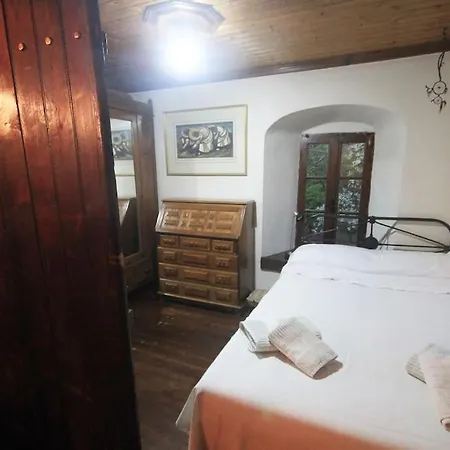 Traditional Mountain House דירה