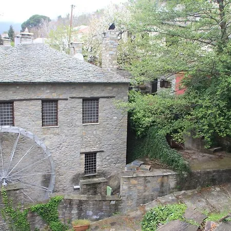Traditional Mountain House דירה