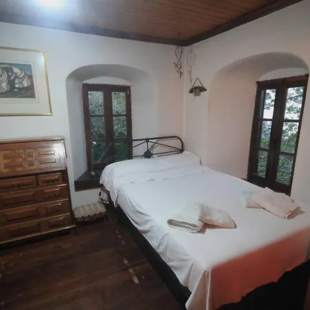 דירה Traditional Mountain House *